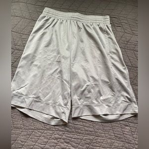 Nike basketball shorts mens Large